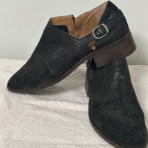 LUCKY BRAND | Women’s Black Gahiro Pointed Toe Studded Leather Bootie - Picture 7 of 8